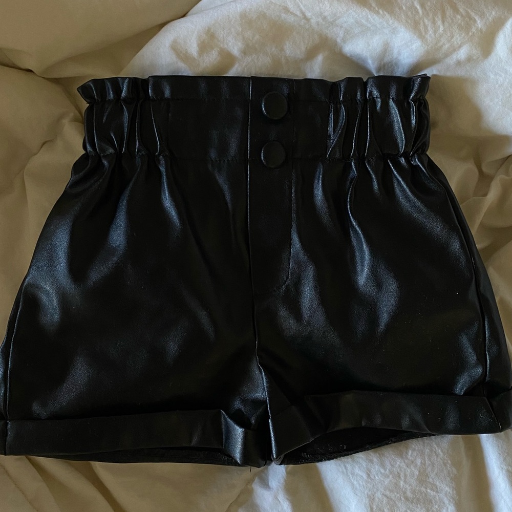 Leather shorts Paperbag